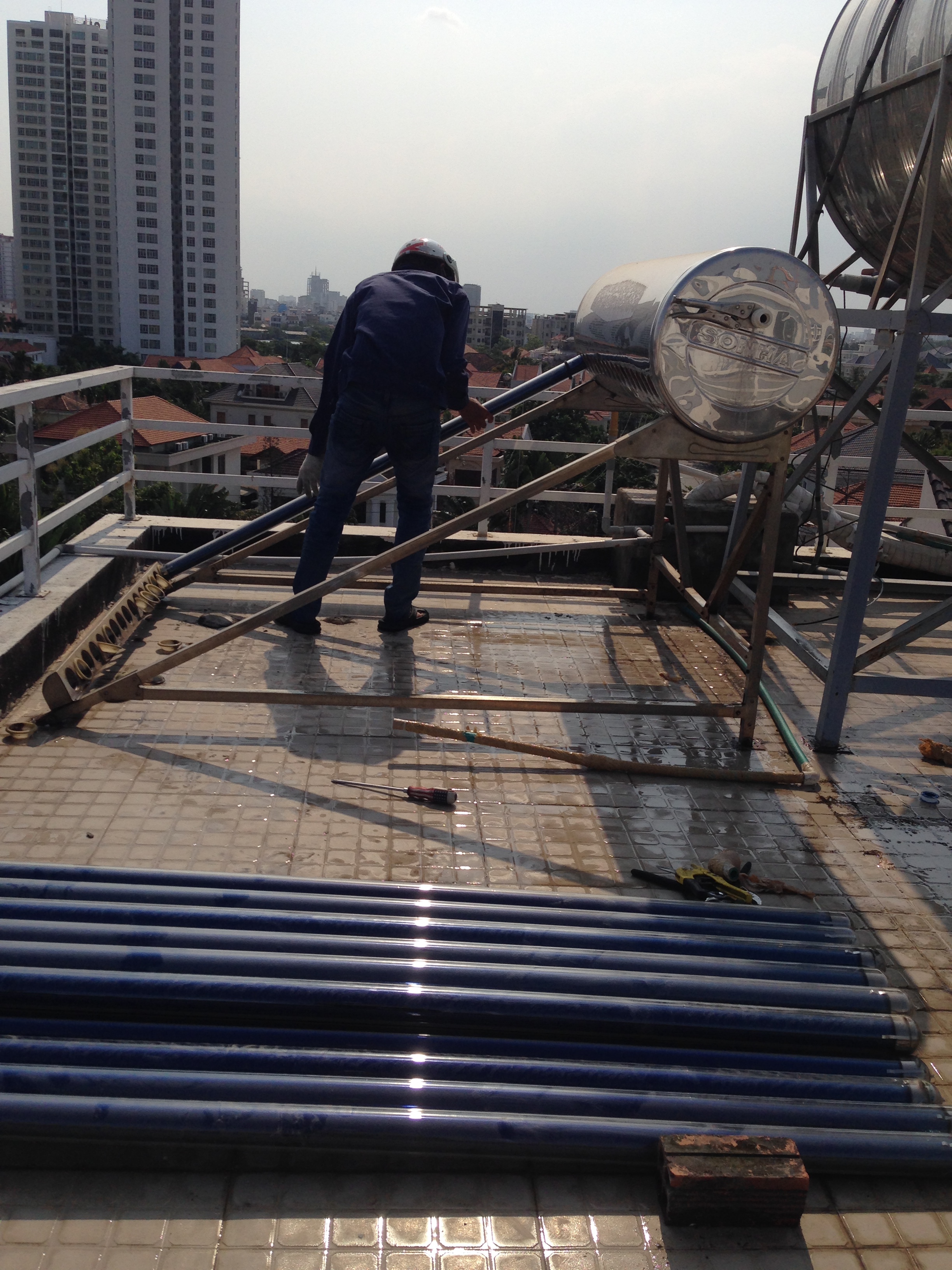 sửa máy nước nóng năng lượng mặt trời quận 2