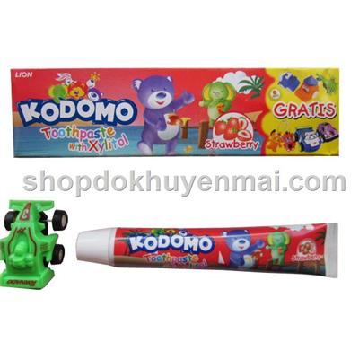Kem đánh răng Kodomo cho bé tặng kèm quà. Date: 2014