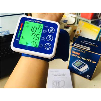 Máy Đo HUYẾT ÁP CỔ TAY ĐỌC KẾT QUẢ BẰNG GIỌNG NÓI TIẾNG VIỆT- Tặng Kèm 2 Pin AAA  May Do HUYET AP CO TAY DOC KET QUA BANG GIONG NOI TIENG VIET- Tang Kem 2 Pin AAA