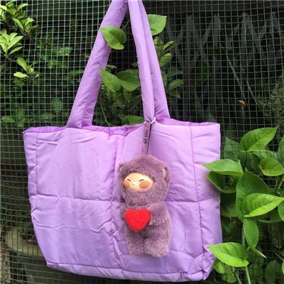 TÍM: Túi Tote Kotex Chần Bông KÈM CHARM Màu Tím  TIM: Tui Tote Kotex Chan Bong KEM CHARM Mau Tim