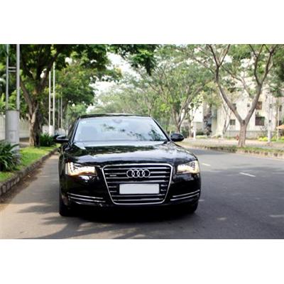 Audi A8L - limousine trên đường phố Sài Gòn