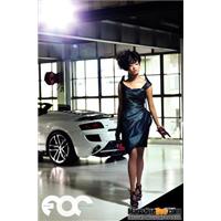 Tay đua nữ sexy bên siêu xe